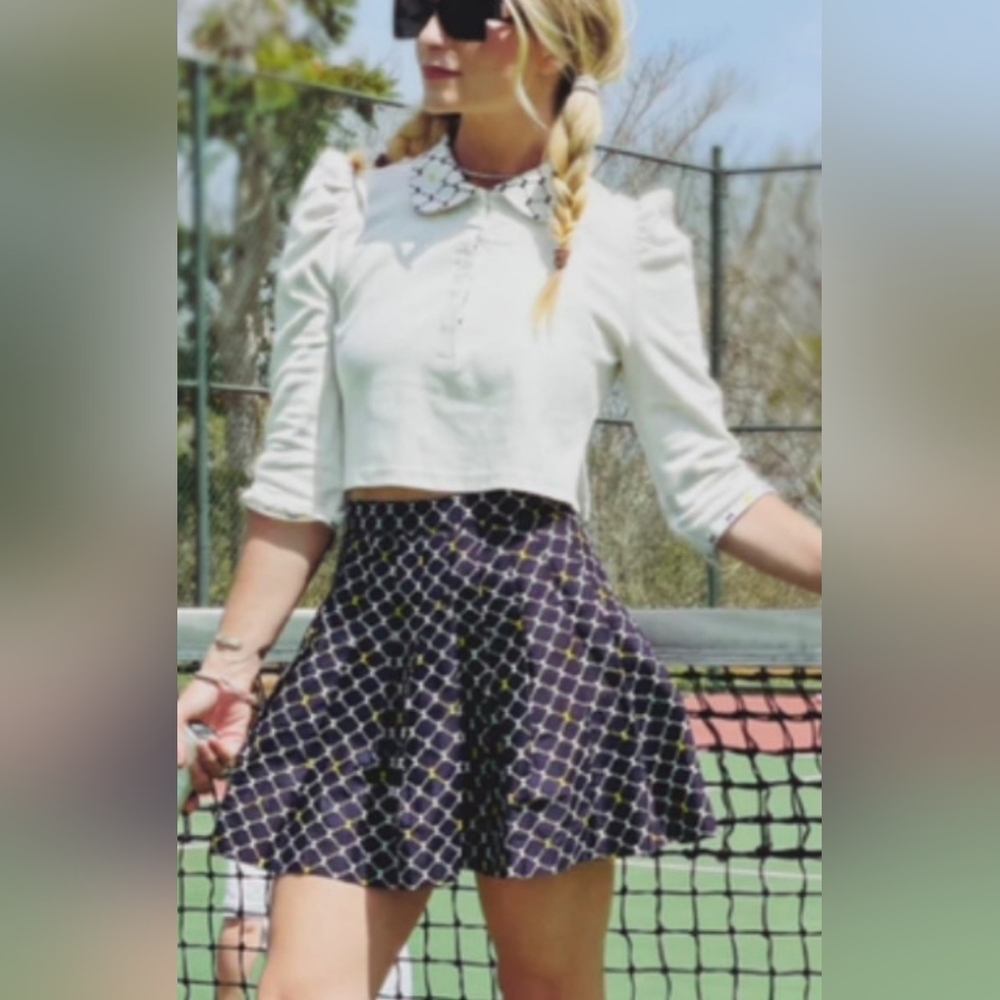 Buru Collared Preppy Cropped Top. Super Nice! NWT Small PTP 20 Length 18